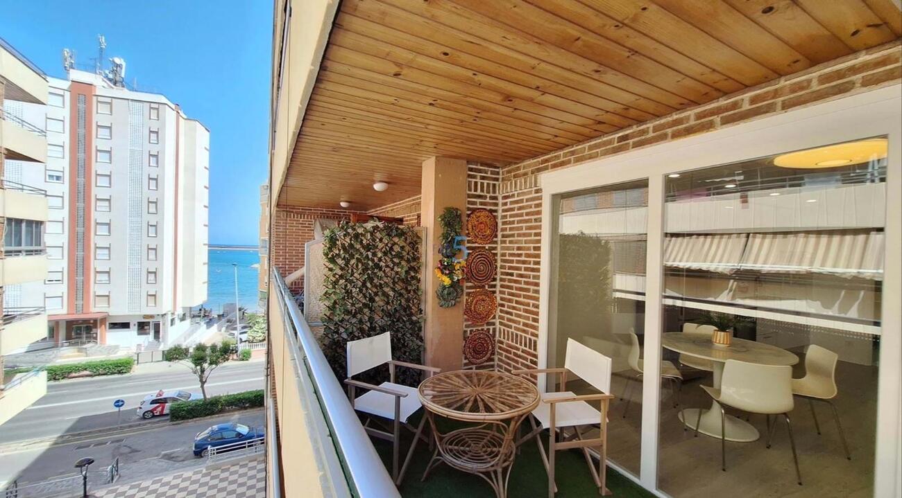 For sale - 3 Bedroom 2 Bathroom Apartment in Torrevieja - Playa Acecion  - Alicante