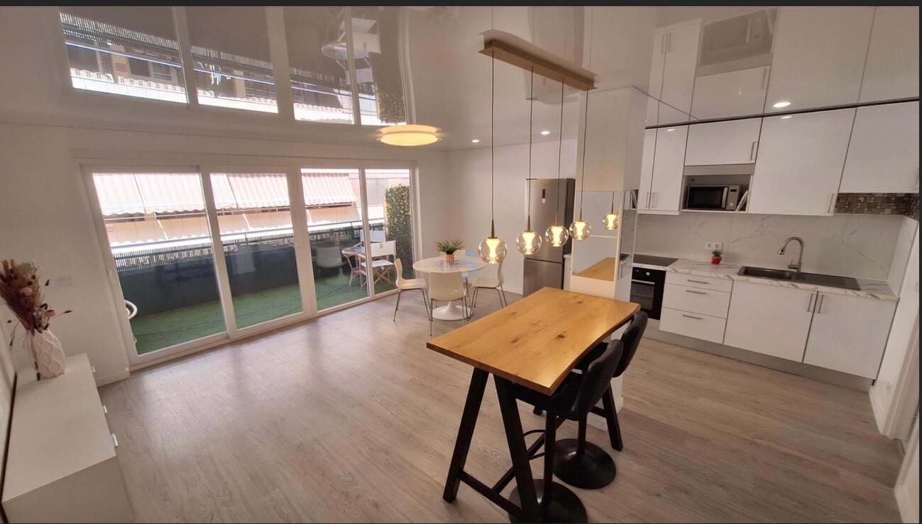 For sale - 3 Bedroom 2 Bathroom Apartment in Torrevieja - Playa Acecion  - Alicante