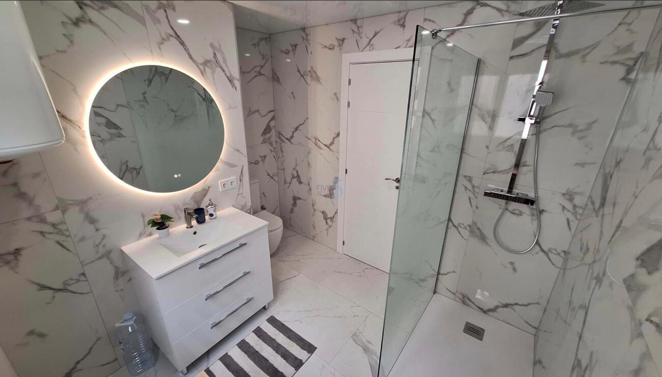 For sale - 3 Bedroom 2 Bathroom Apartment in Torrevieja - Playa Acecion  - Alicante