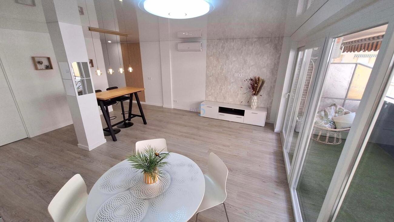 For sale - 3 Bedroom 2 Bathroom Apartment in Torrevieja - Playa Acecion  - Alicante