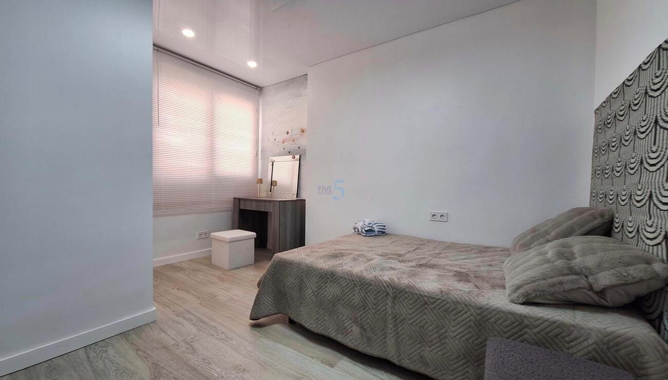 For sale - 3 Bedroom 2 Bathroom Apartment in Torrevieja - Playa Acecion  - Alicante
