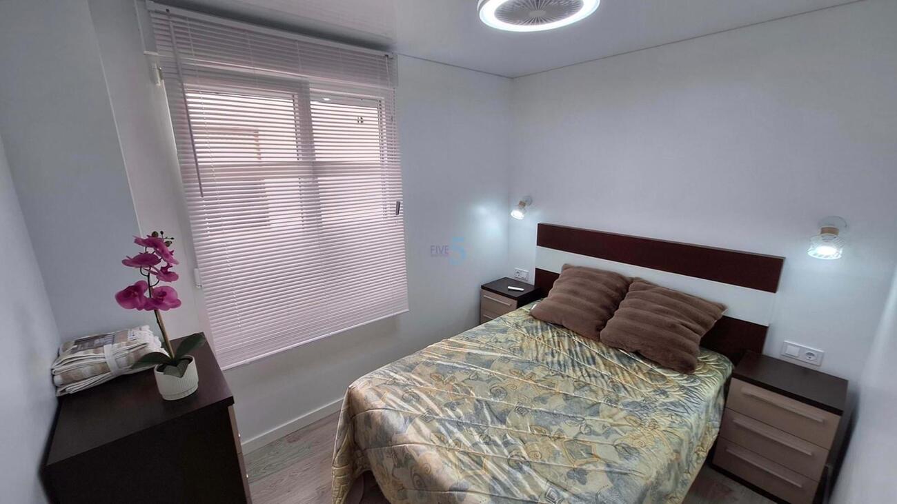 For sale - 3 Bedroom 2 Bathroom Apartment in Torrevieja - Playa Acecion  - Alicante