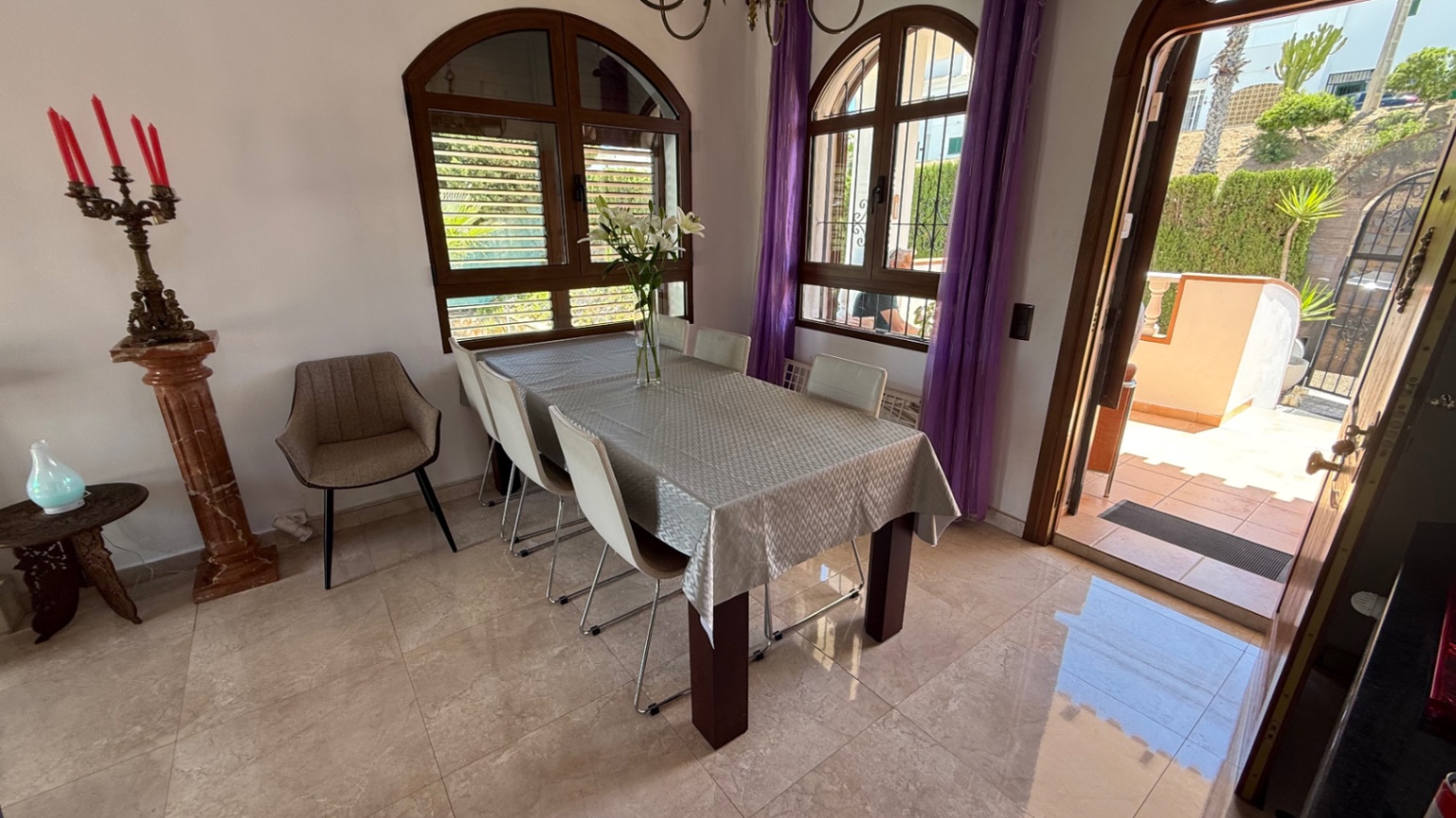 For sale - 4 Bedroom 2 Bathroom Villa in Orihuela - Inland  - Alicante