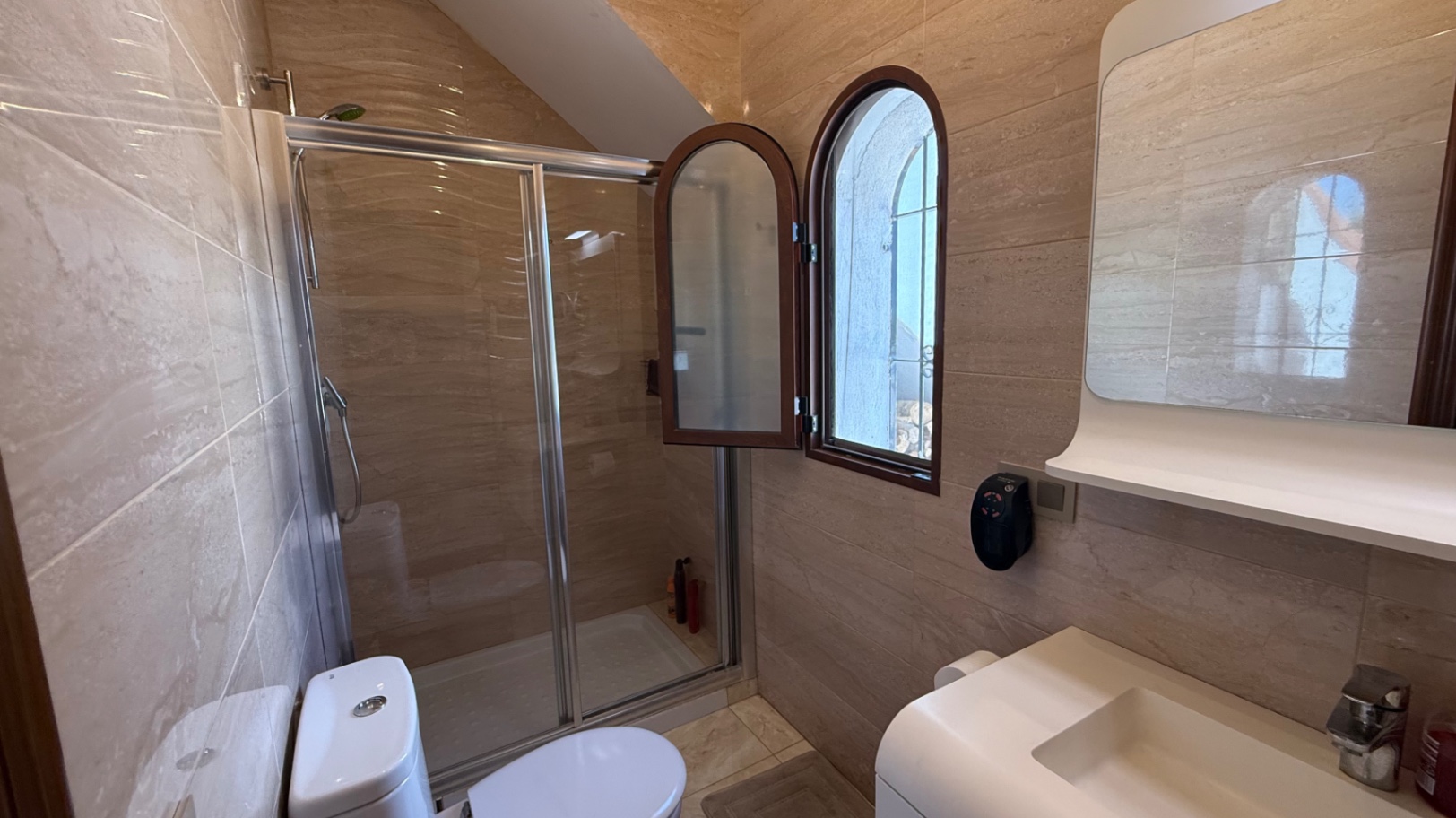 For sale - 4 Bedroom 2 Bathroom Villa in Orihuela - Inland  - Alicante