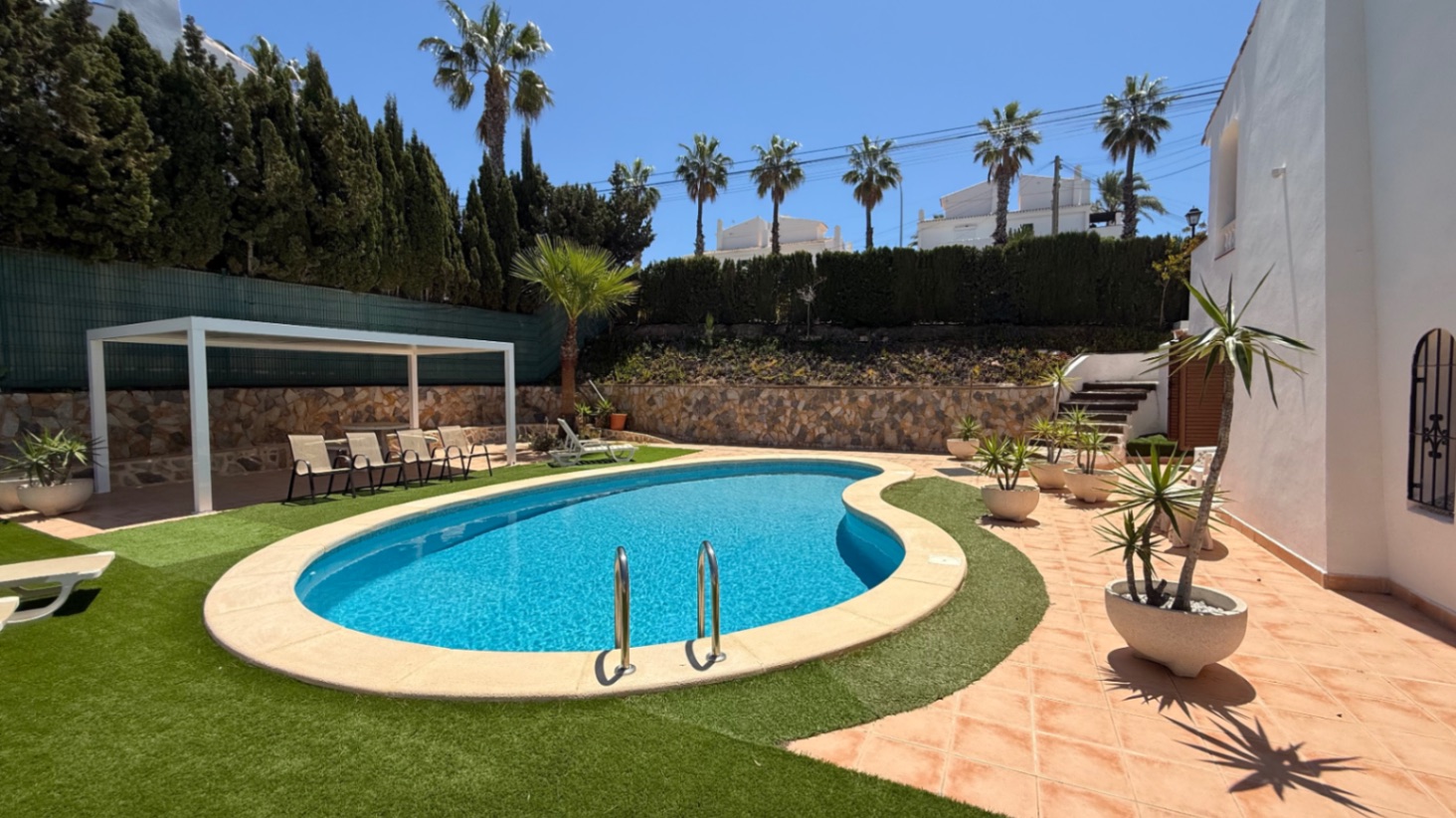 For sale - 4 Bedroom 2 Bathroom Villa in Orihuela - Inland  - Alicante