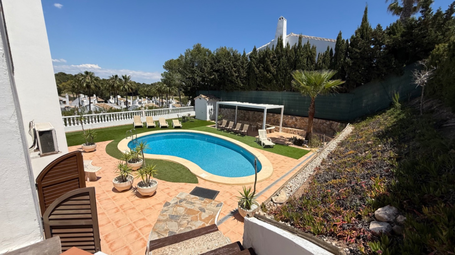 For sale - 4 Bedroom 2 Bathroom Villa in Orihuela - Inland  - Alicante