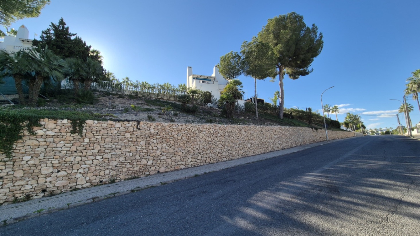 For sale - 4 Bedroom 2 Bathroom Villa in Orihuela - Inland  - Alicante