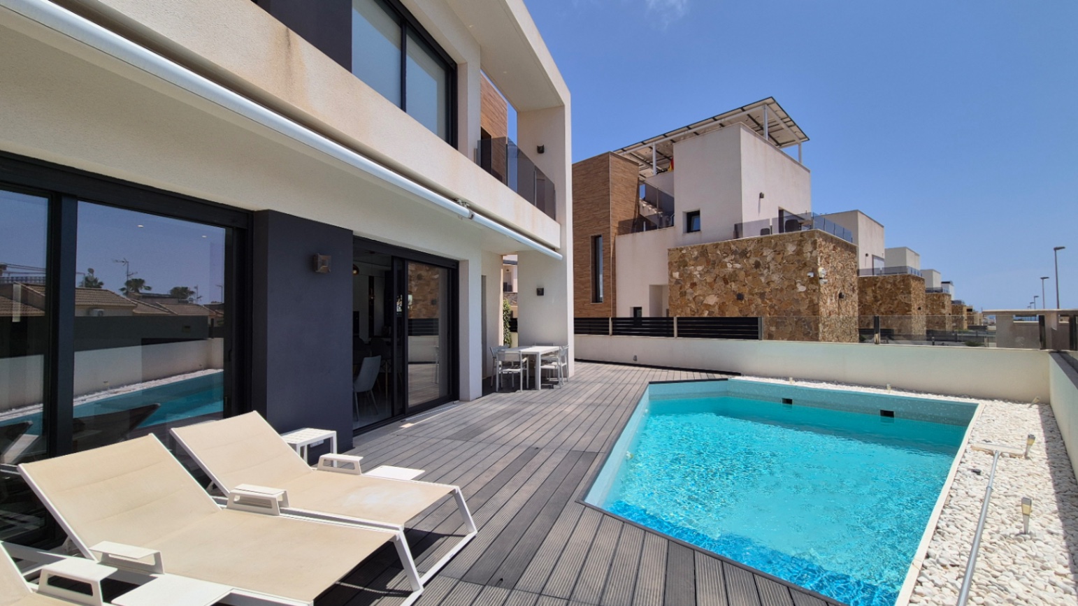 For sale - 4 Bedroom 4 Bathroom Villa in Torrevieja - Costa Blanca  - Alicante