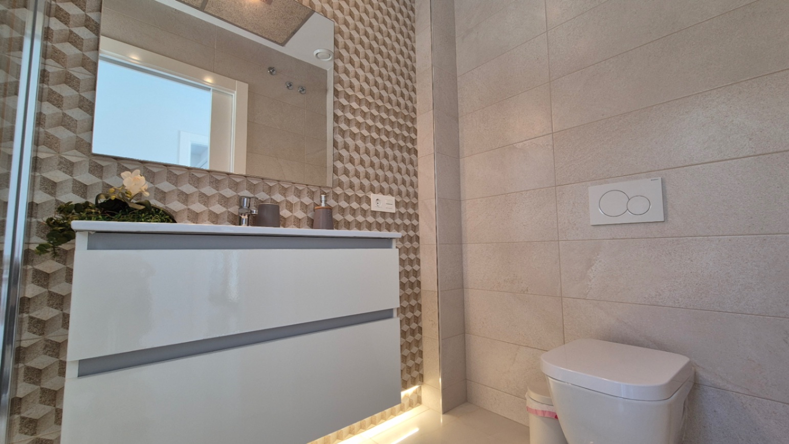 For sale - 4 Bedroom 4 Bathroom Villa in Torrevieja - Costa Blanca  - Alicante