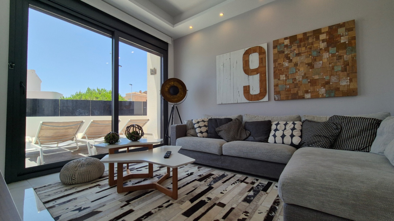 For sale - 4 Bedroom 4 Bathroom Villa in Torrevieja - Costa Blanca  - Alicante