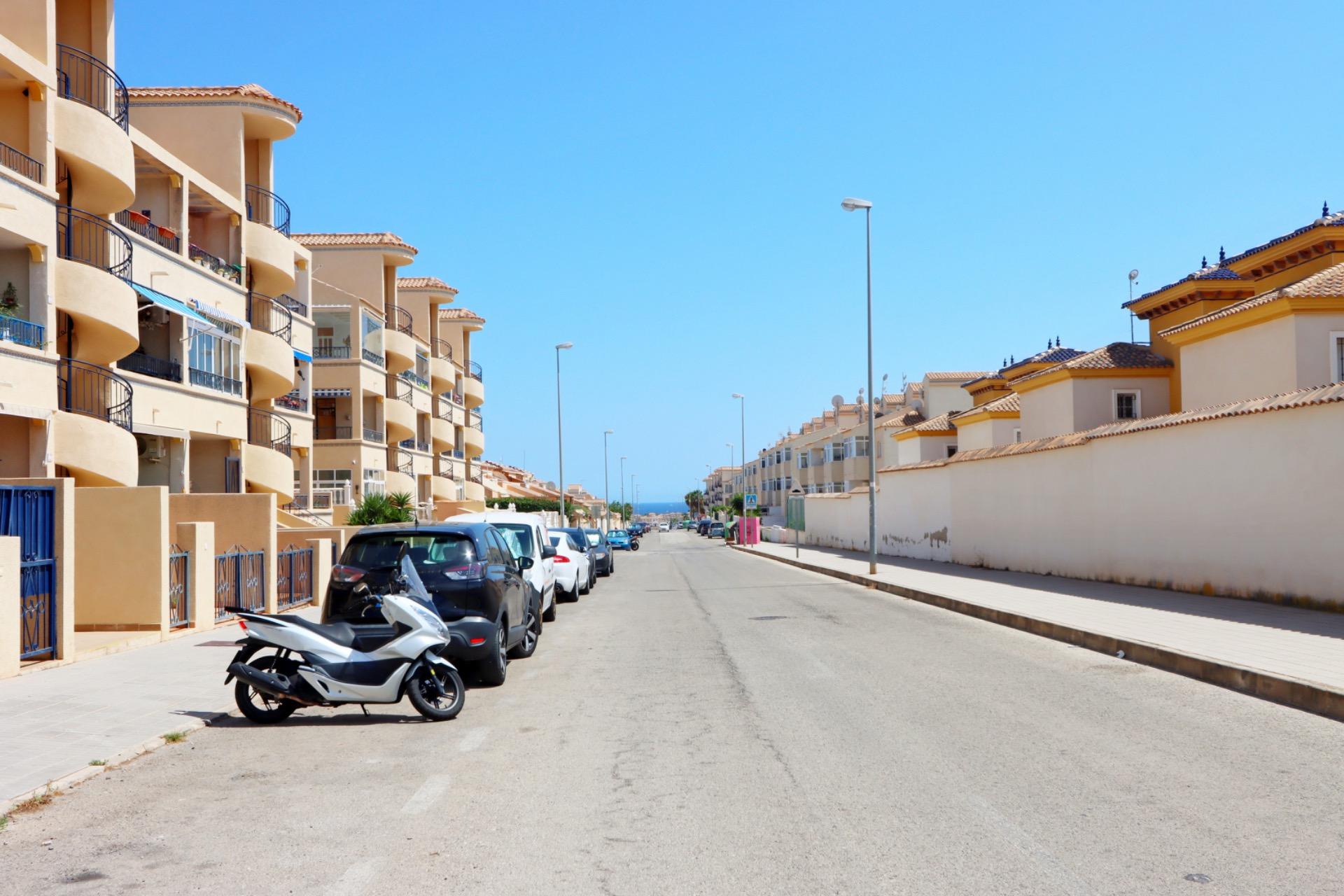 For sale - 2 Bedroom 1 Bathroom Apartment in Orihuela - Los Balcones Y Los Altos  - Alicante