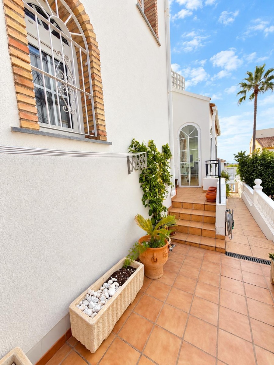 For sale - 3 Bedroom 2 Bathroom Villa in Orihuela Costa - Costa Blanca  - Alicante