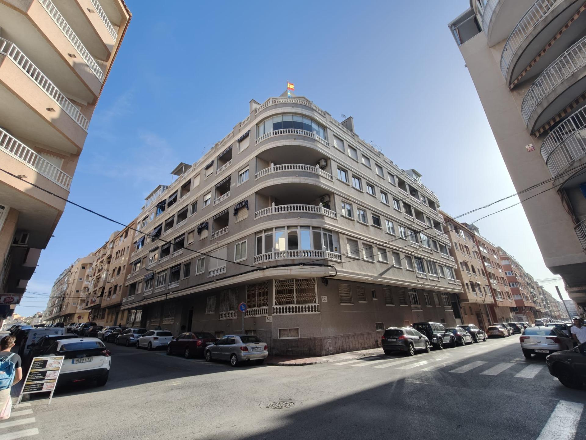 For sale - 2 Bedroom 1 Bathroom Apartment in Torrevieja - Playa Del Cura  - Alicante