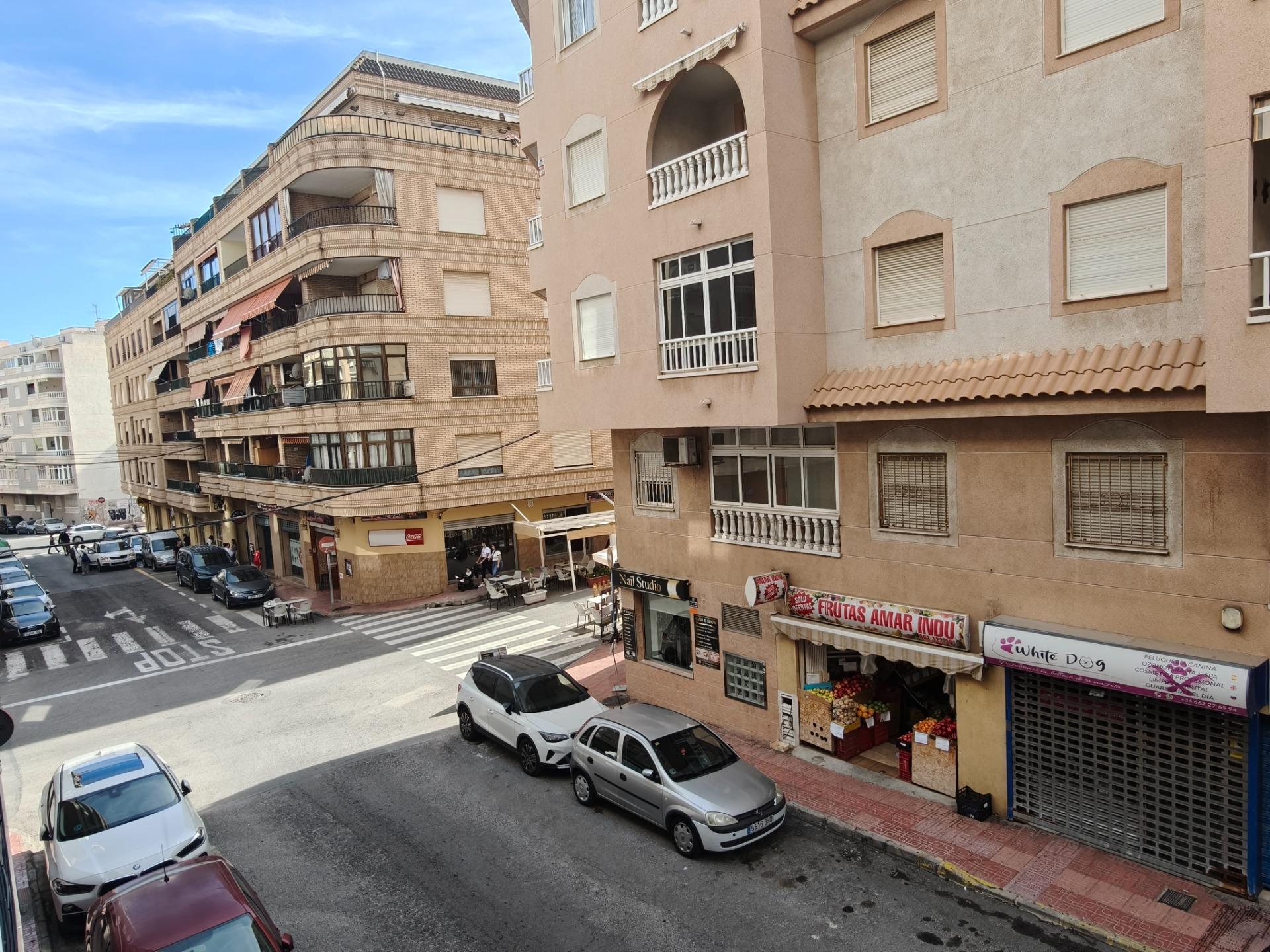 For sale - 2 Bedroom 1 Bathroom Apartment in Torrevieja - Playa Del Cura  - Alicante