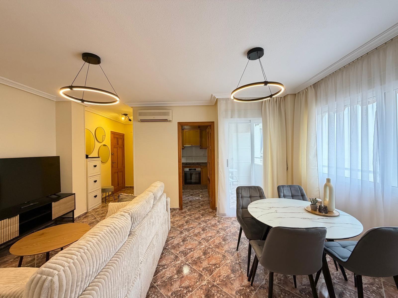 For sale - 2 Bedroom 2 Bathroom Apartment in Torrevieja - Centro  - Alicante