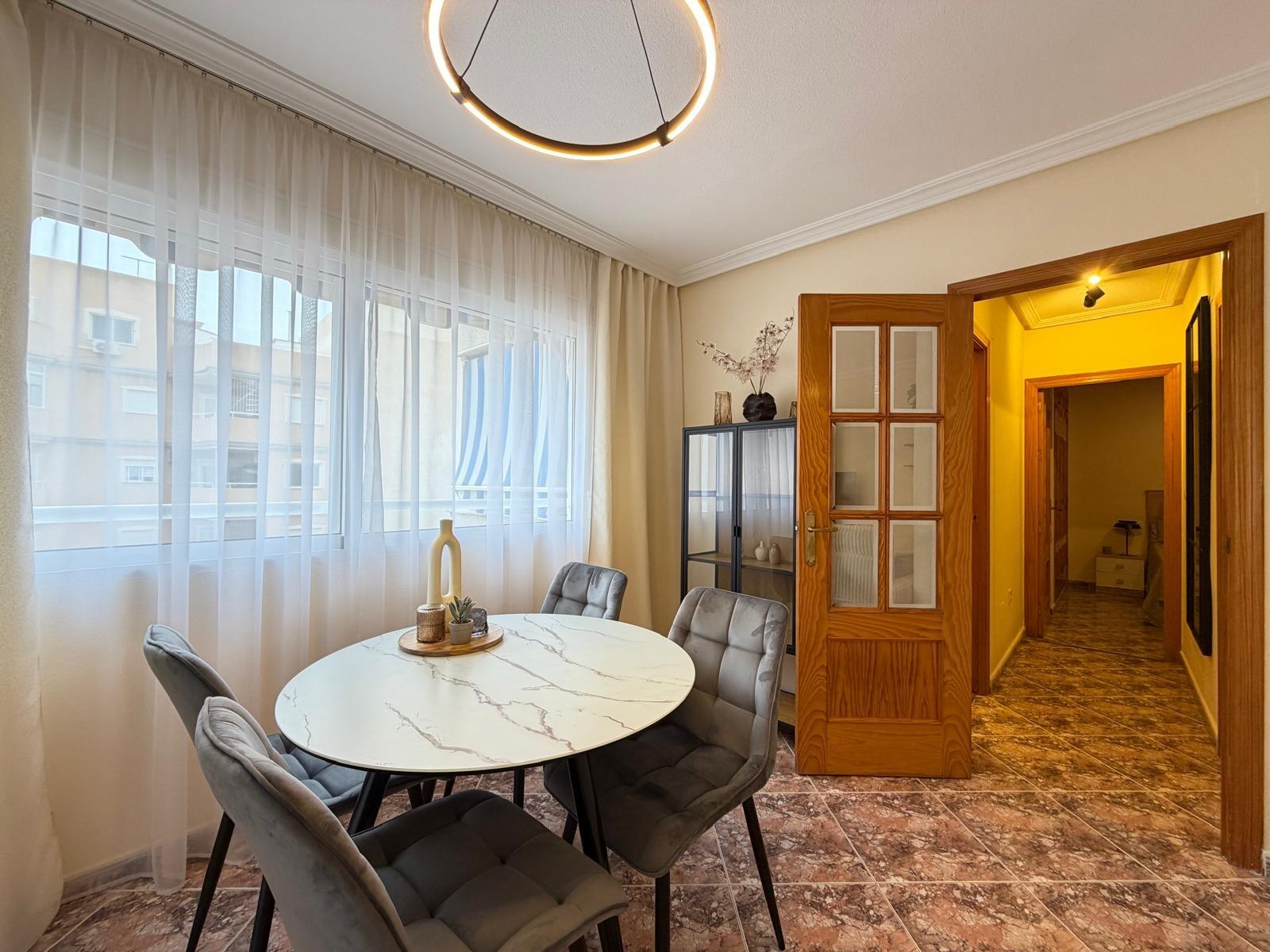 For sale - 2 Bedroom 2 Bathroom Apartment in Torrevieja - Centro  - Alicante