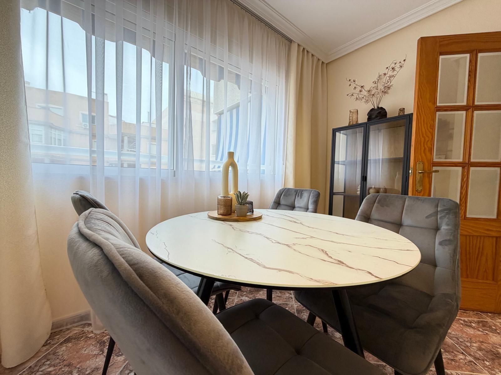 For sale - 2 Bedroom 2 Bathroom Apartment in Torrevieja - Centro  - Alicante