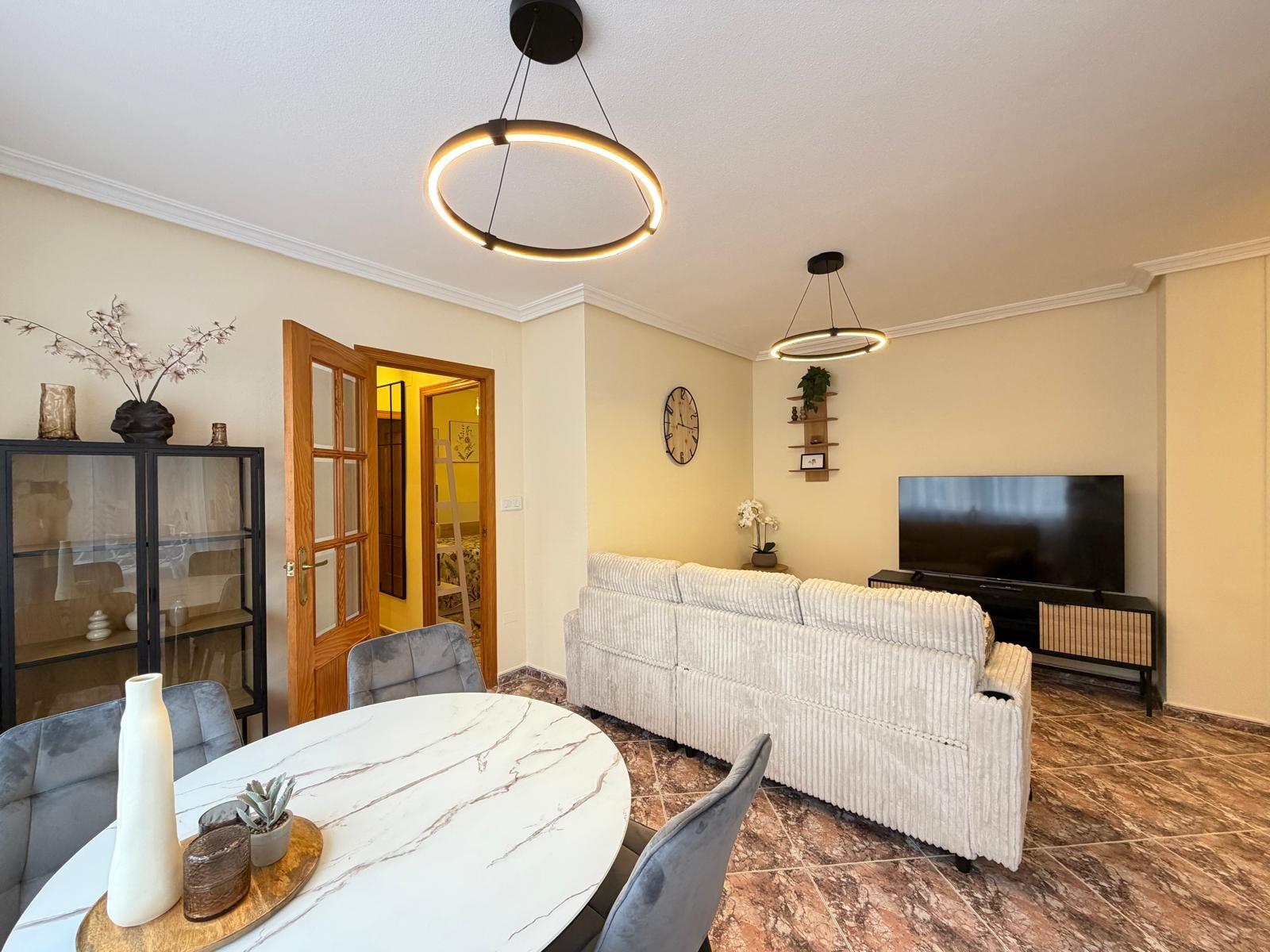 For sale - 2 Bedroom 2 Bathroom Apartment in Torrevieja - Centro  - Alicante