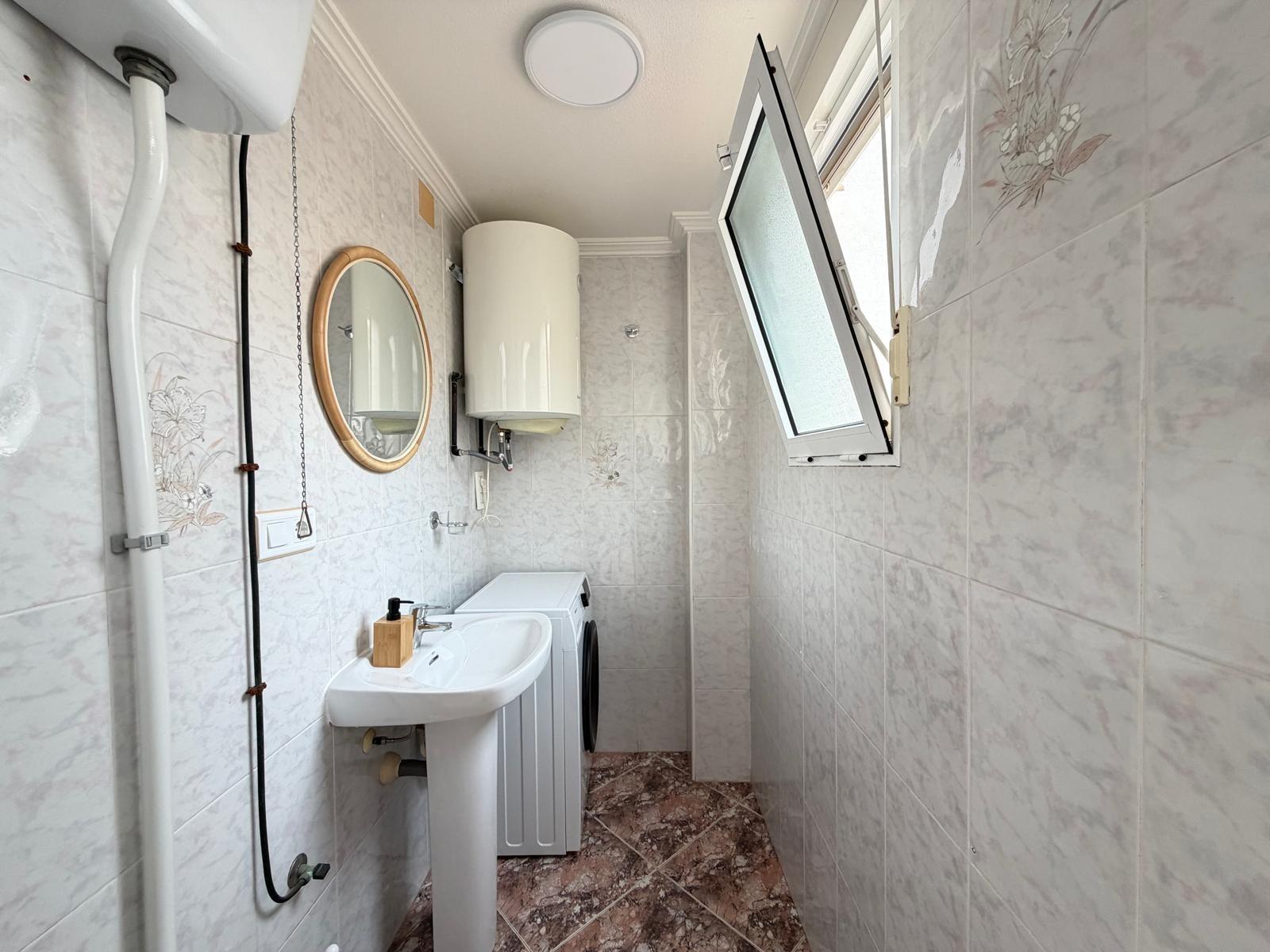 For sale - 2 Bedroom 2 Bathroom Apartment in Torrevieja - Centro  - Alicante
