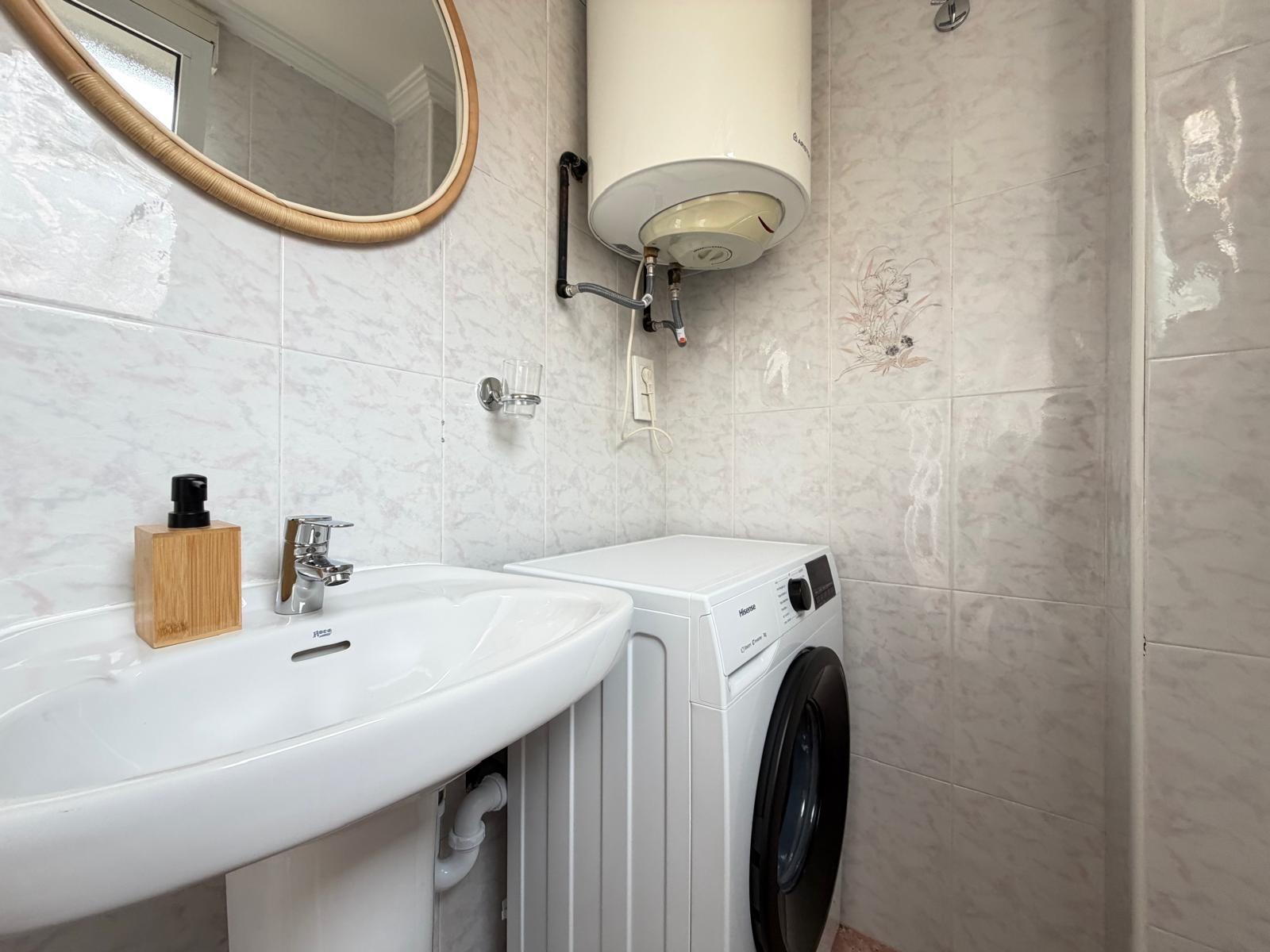 For sale - 2 Bedroom 2 Bathroom Apartment in Torrevieja - Centro  - Alicante