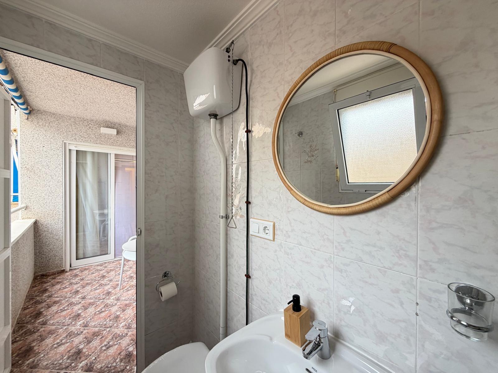 For sale - 2 Bedroom 2 Bathroom Apartment in Torrevieja - Centro  - Alicante