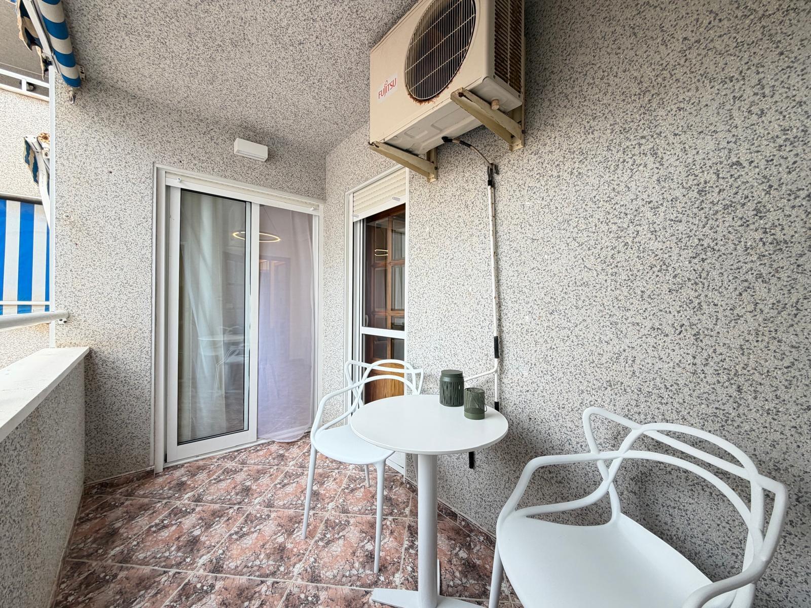 For sale - 2 Bedroom 2 Bathroom Apartment in Torrevieja - Centro  - Alicante
