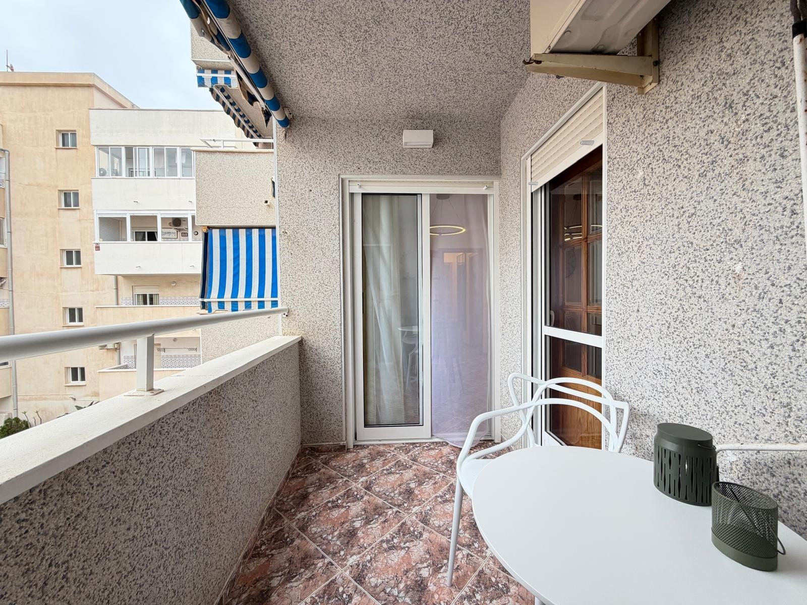 For sale - 2 Bedroom 2 Bathroom Apartment in Torrevieja - Centro  - Alicante