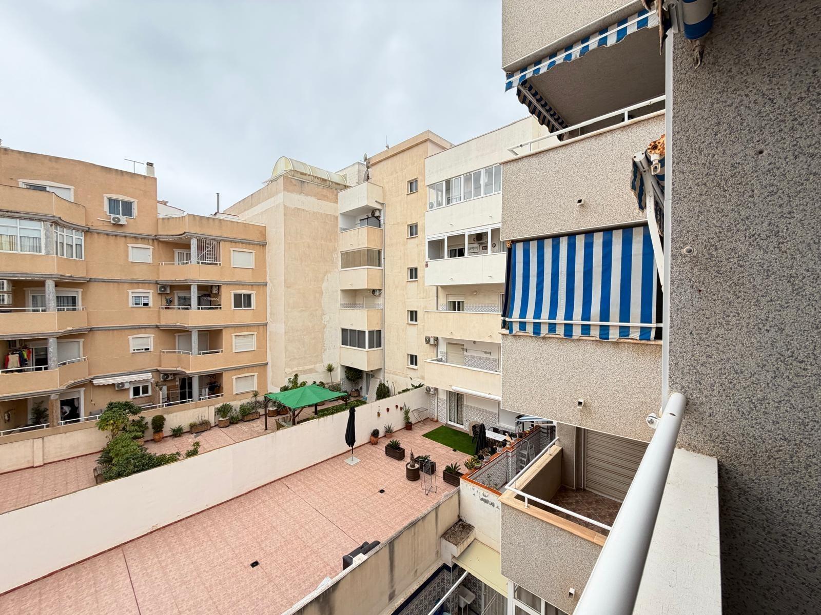 For sale - 2 Bedroom 2 Bathroom Apartment in Torrevieja - Centro  - Alicante