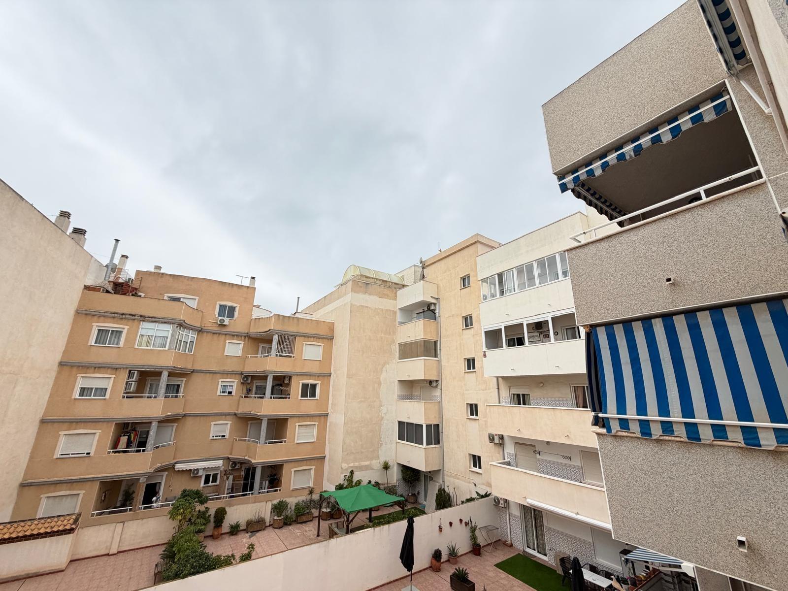 For sale - 2 Bedroom 2 Bathroom Apartment in Torrevieja - Centro  - Alicante