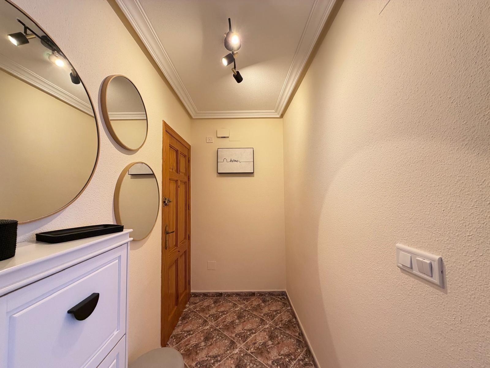 For sale - 2 Bedroom 2 Bathroom Apartment in Torrevieja - Centro  - Alicante