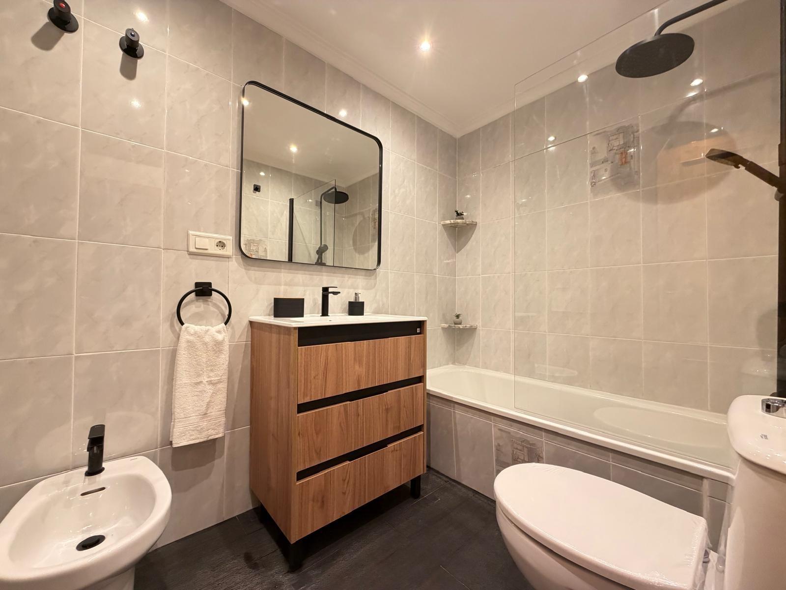 For sale - 2 Bedroom 2 Bathroom Apartment in Torrevieja - Centro  - Alicante