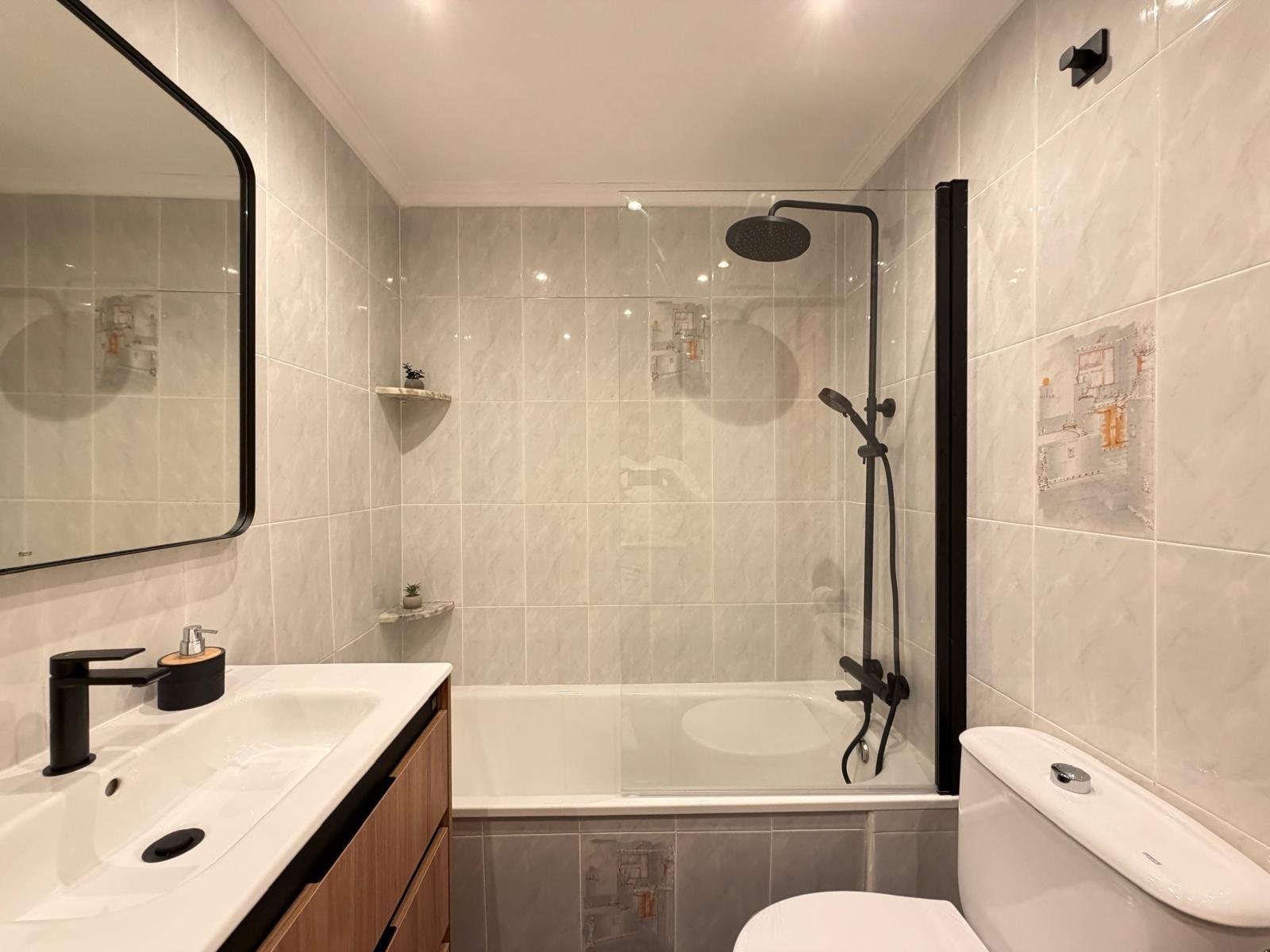 For sale - 2 Bedroom 2 Bathroom Apartment in Torrevieja - Centro  - Alicante