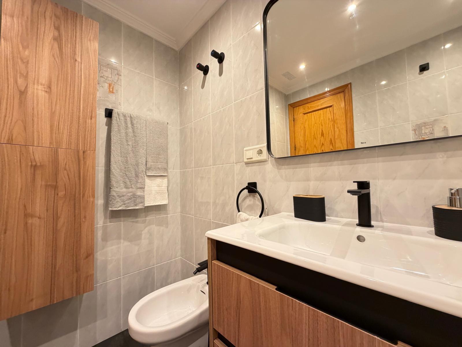 For sale - 2 Bedroom 2 Bathroom Apartment in Torrevieja - Centro  - Alicante
