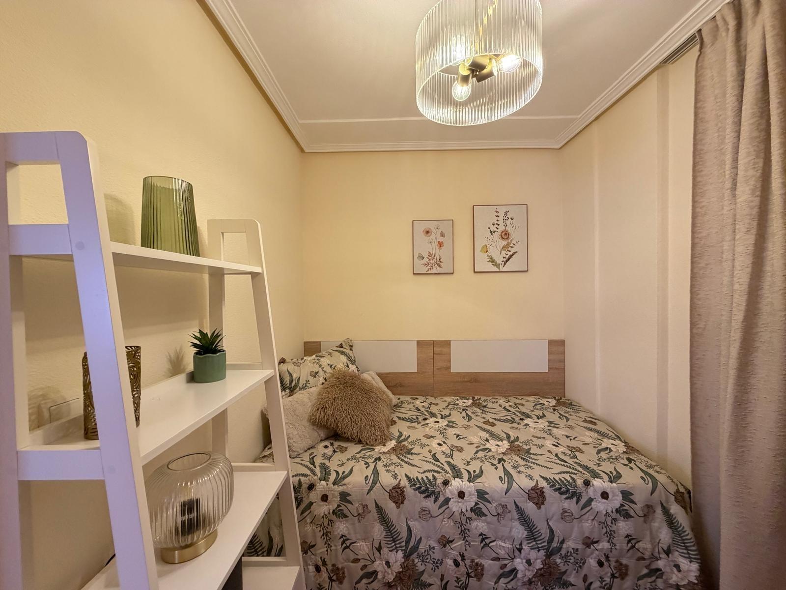 For sale - 2 Bedroom 2 Bathroom Apartment in Torrevieja - Centro  - Alicante