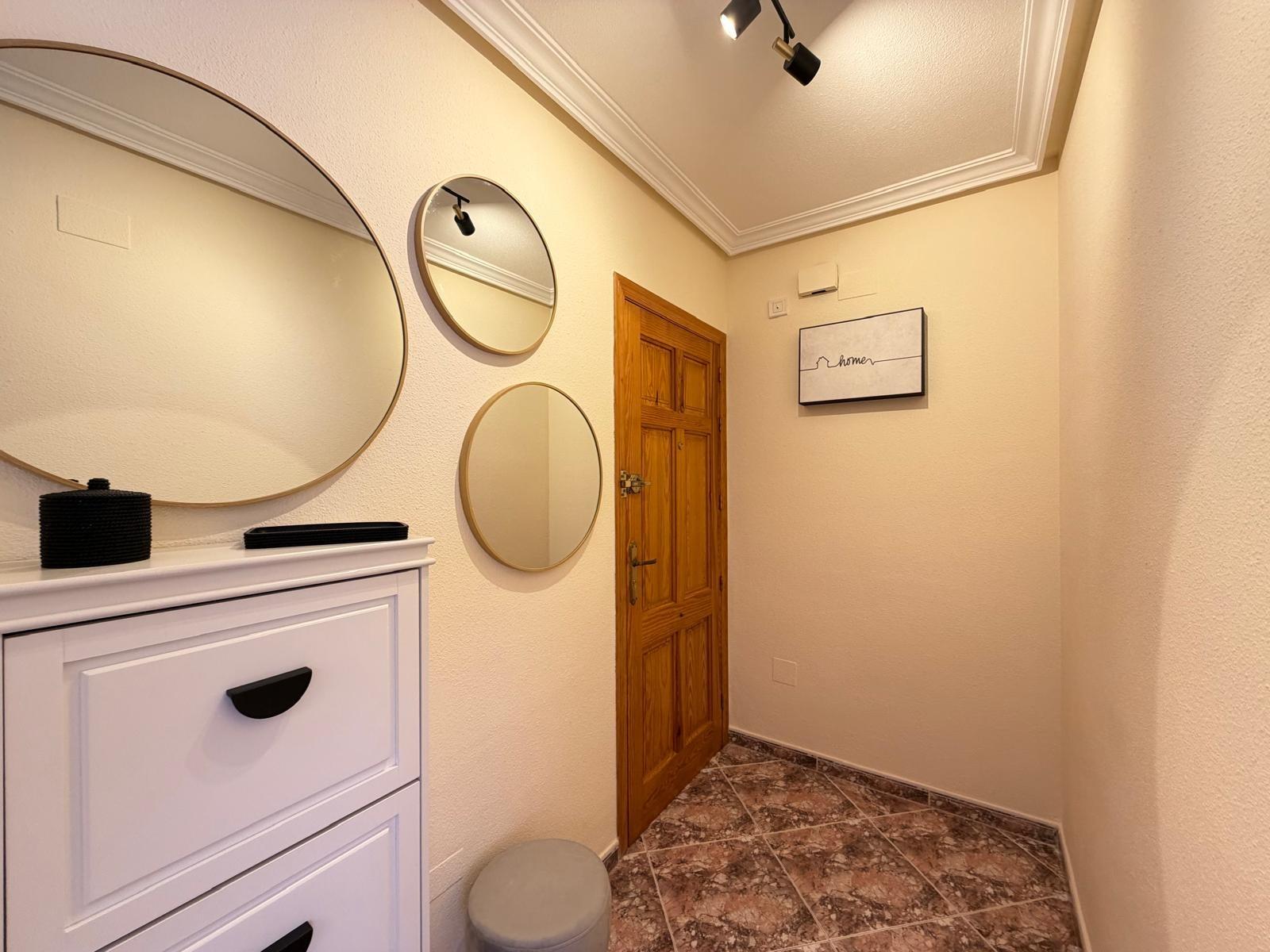 For sale - 2 Bedroom 2 Bathroom Apartment in Torrevieja - Centro  - Alicante