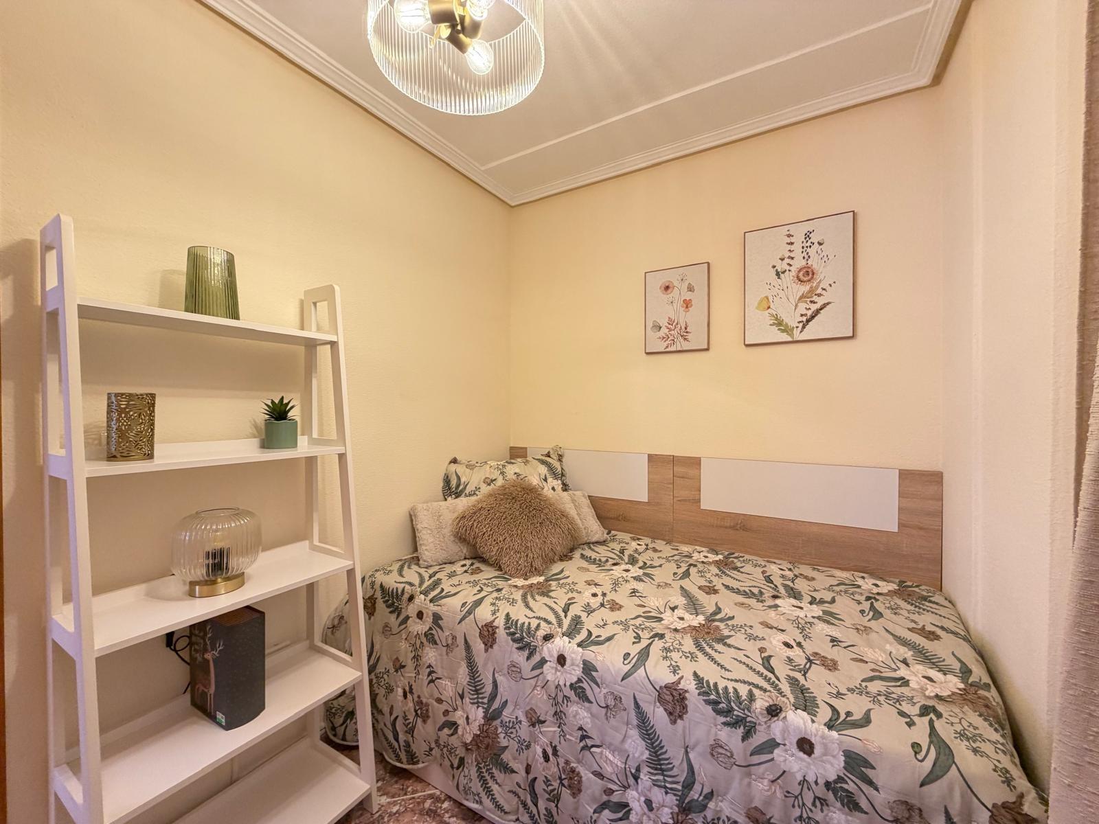 For sale - 2 Bedroom 2 Bathroom Apartment in Torrevieja - Centro  - Alicante