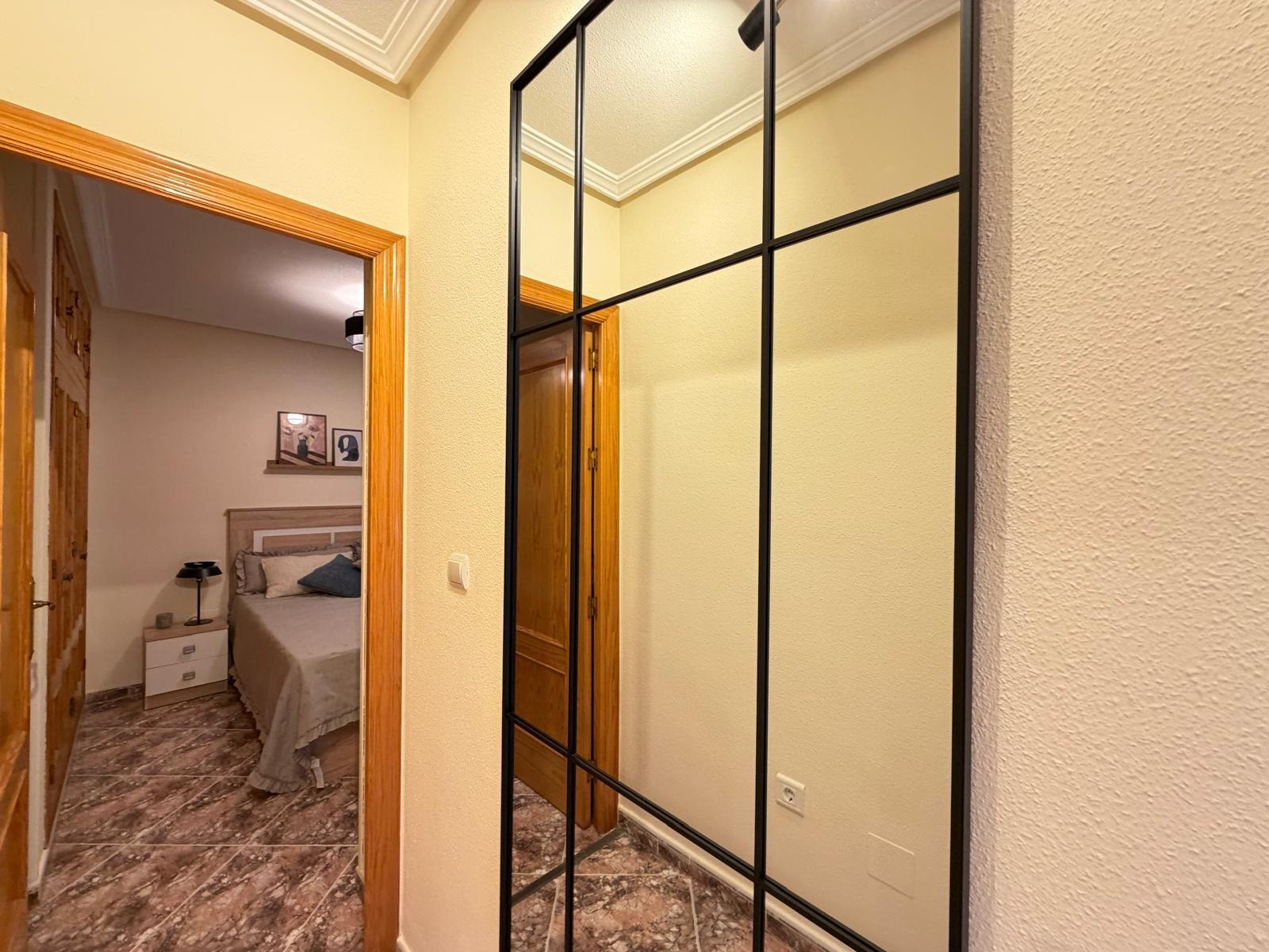 For sale - 2 Bedroom 2 Bathroom Apartment in Torrevieja - Centro  - Alicante