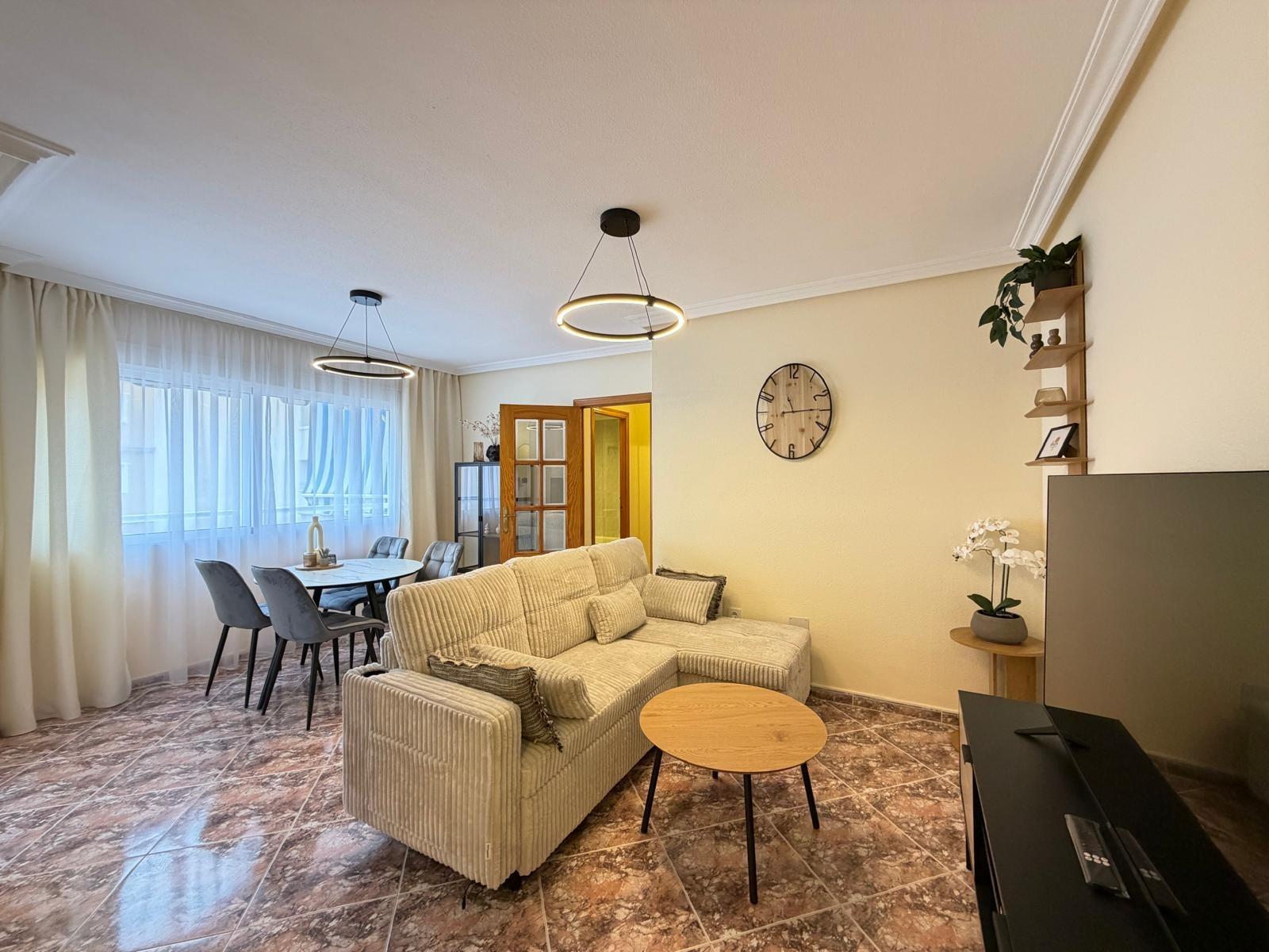 For sale - 2 Bedroom 2 Bathroom Apartment in Torrevieja - Centro  - Alicante