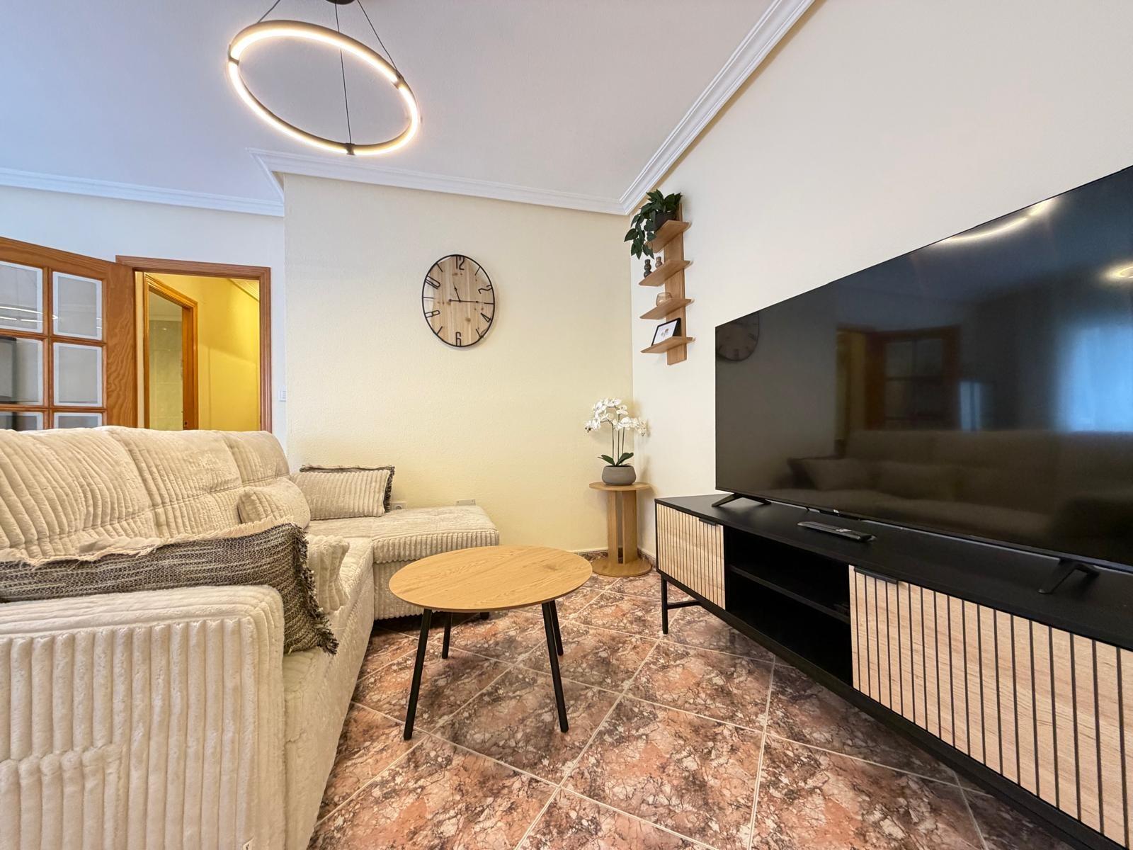For sale - 2 Bedroom 2 Bathroom Apartment in Torrevieja - Centro  - Alicante