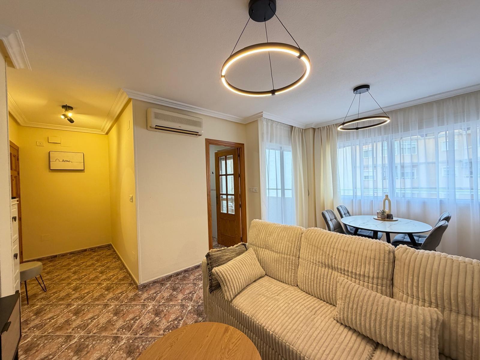 For sale - 2 Bedroom 2 Bathroom Apartment in Torrevieja - Centro  - Alicante