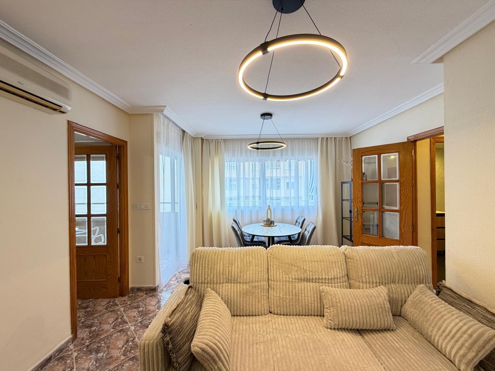 For sale - 2 Bedroom 2 Bathroom Apartment in Torrevieja - Centro  - Alicante