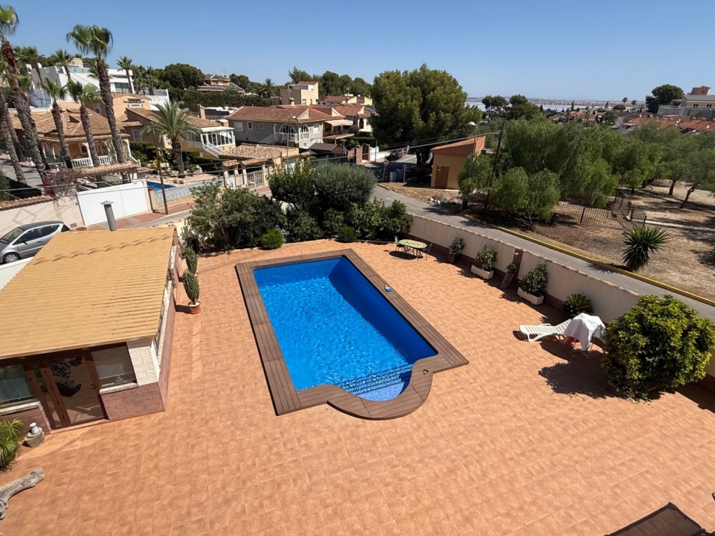 7 Bedroom 4 Bathroom Villa in Torrevieja