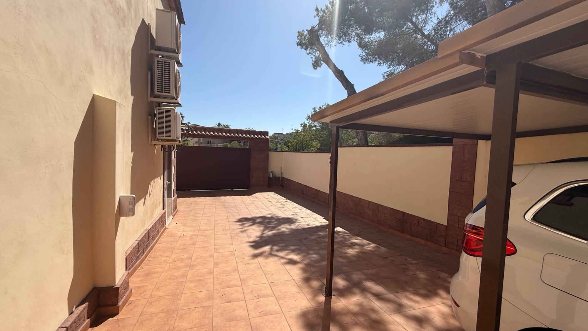 For sale - 7 Bedroom 4 Bathroom Villa in Torrevieja - Costa Blanca  - Alicante