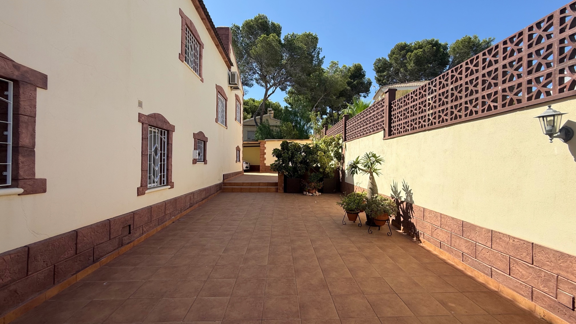 For sale - 7 Bedroom 4 Bathroom Villa in Torrevieja - Costa Blanca  - Alicante