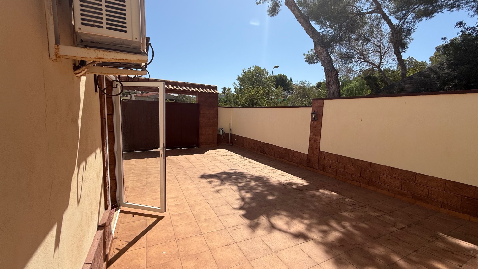 For sale - 7 Bedroom 4 Bathroom Villa in Torrevieja - Costa Blanca  - Alicante