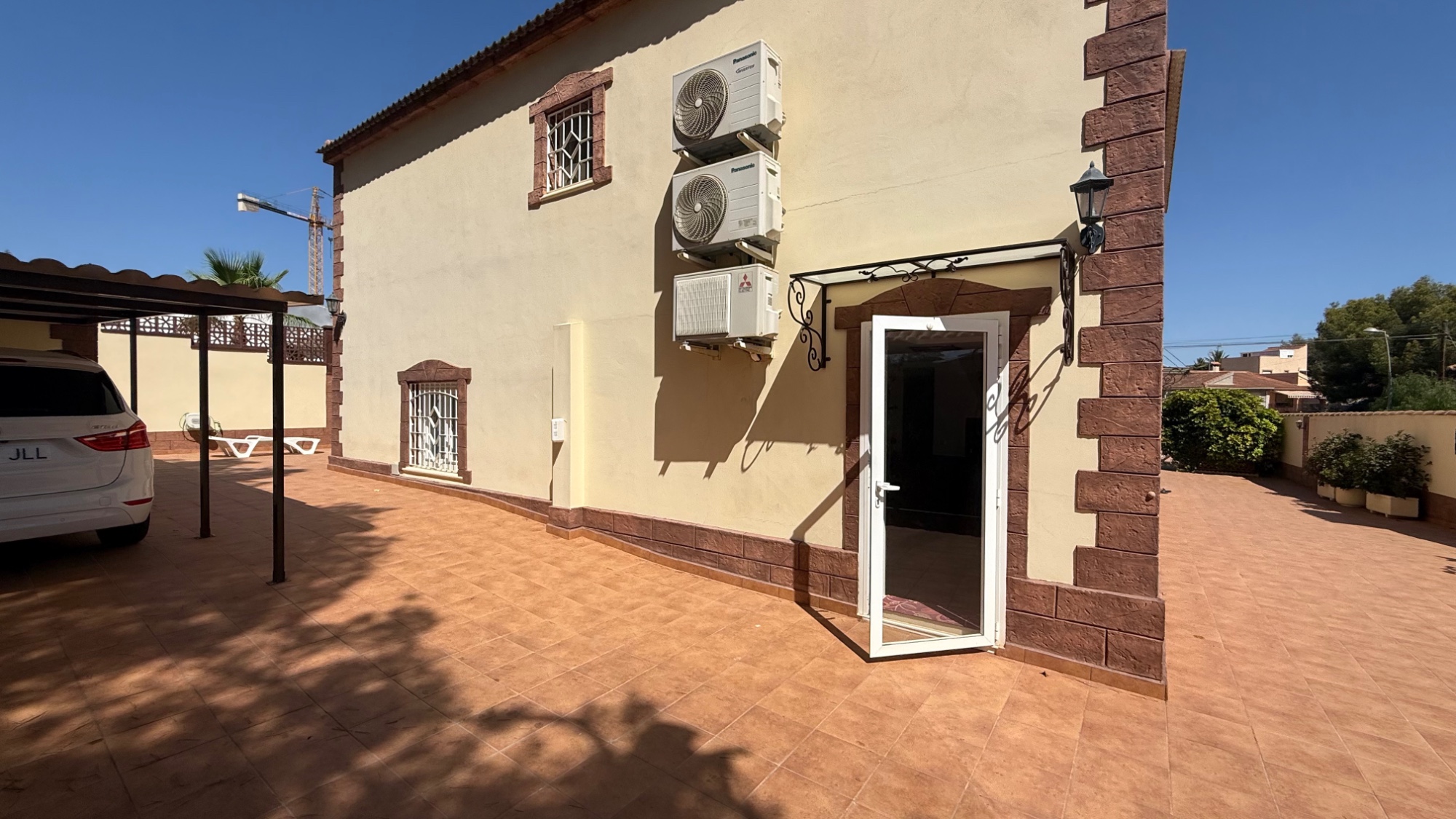 For sale - 7 Bedroom 4 Bathroom Villa in Torrevieja - Costa Blanca  - Alicante