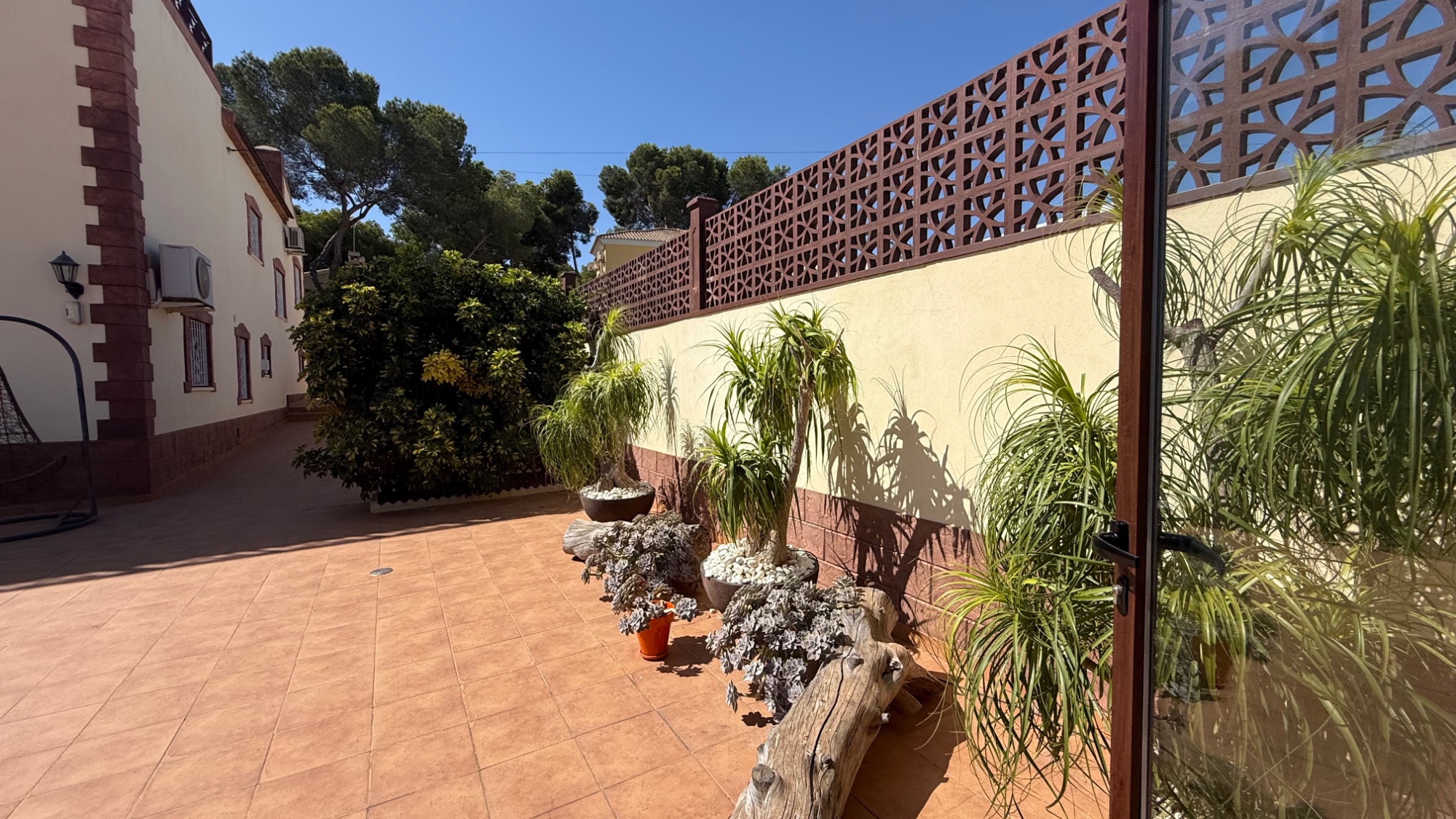 For sale - 7 Bedroom 4 Bathroom Villa in Torrevieja - Costa Blanca  - Alicante