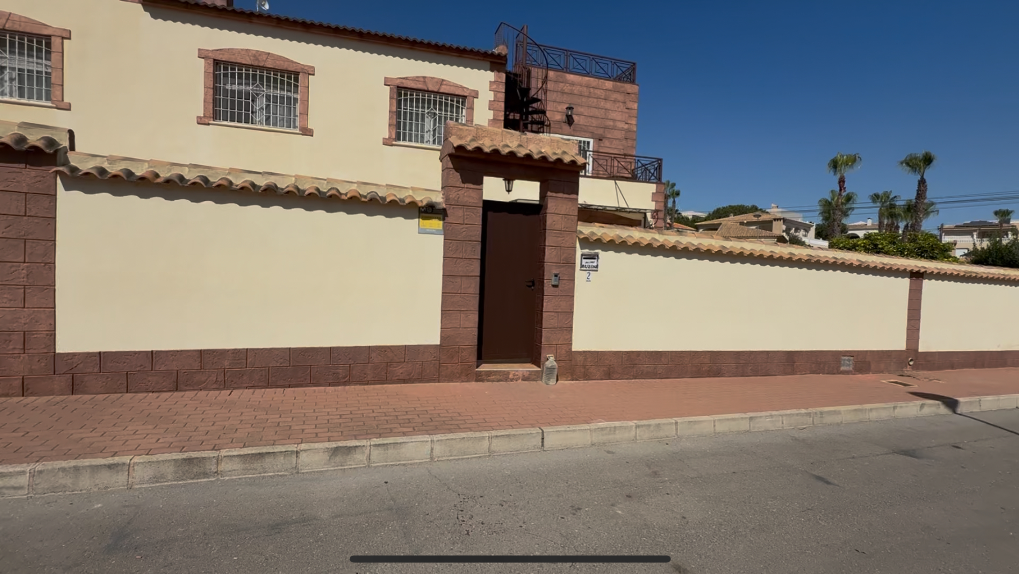 For sale - 7 Bedroom 4 Bathroom Villa in Torrevieja - Costa Blanca  - Alicante