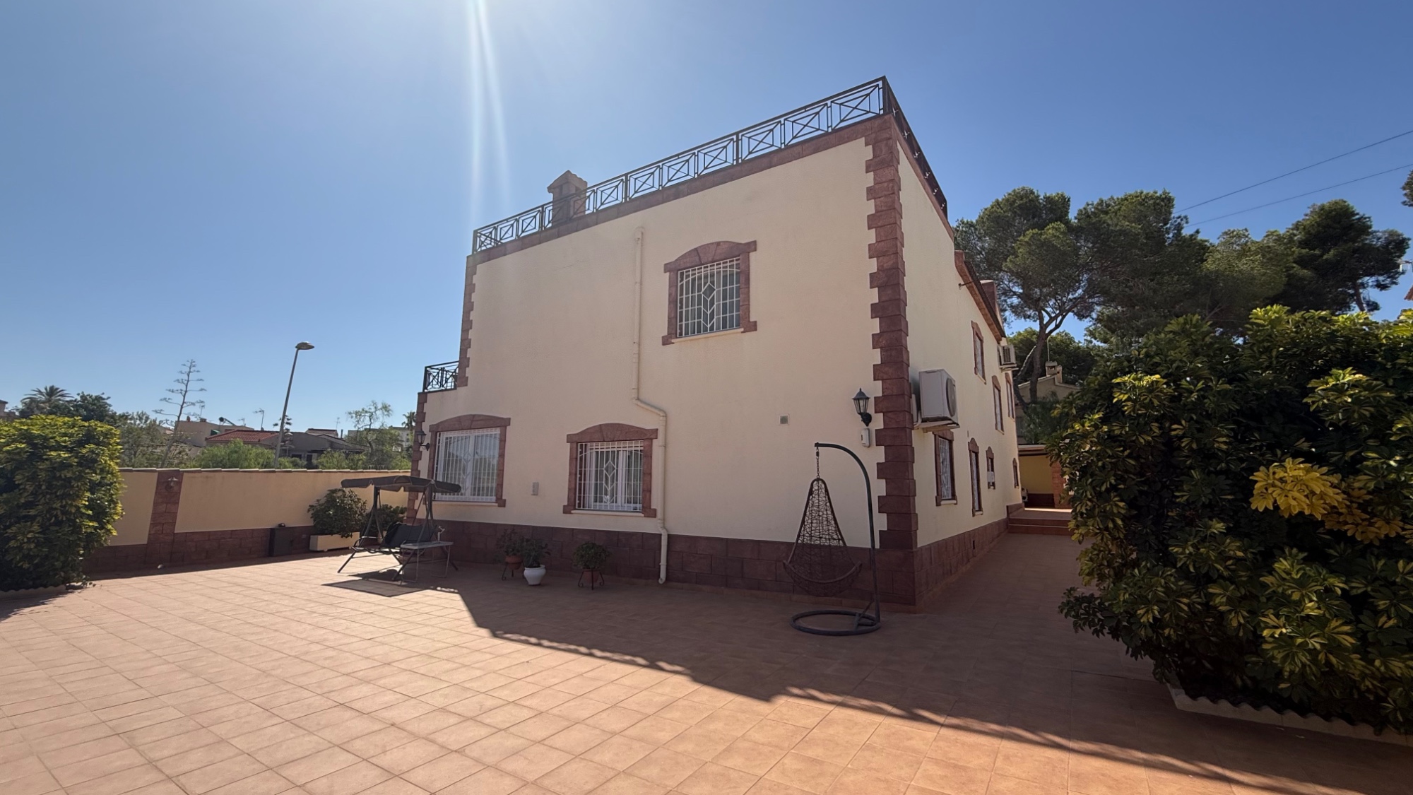 For sale - 7 Bedroom 4 Bathroom Villa in Torrevieja - Costa Blanca  - Alicante