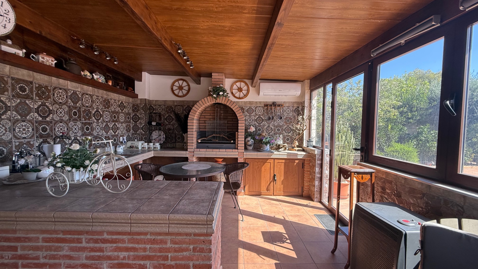For sale - 7 Bedroom 4 Bathroom Villa in Torrevieja - Costa Blanca  - Alicante